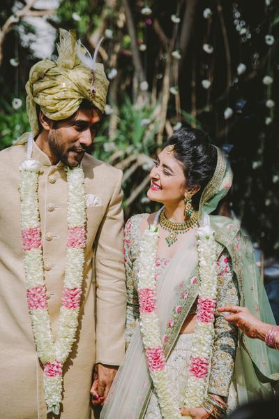 10 Best Wedding Mala Designs for Jaw-dropping Pictures