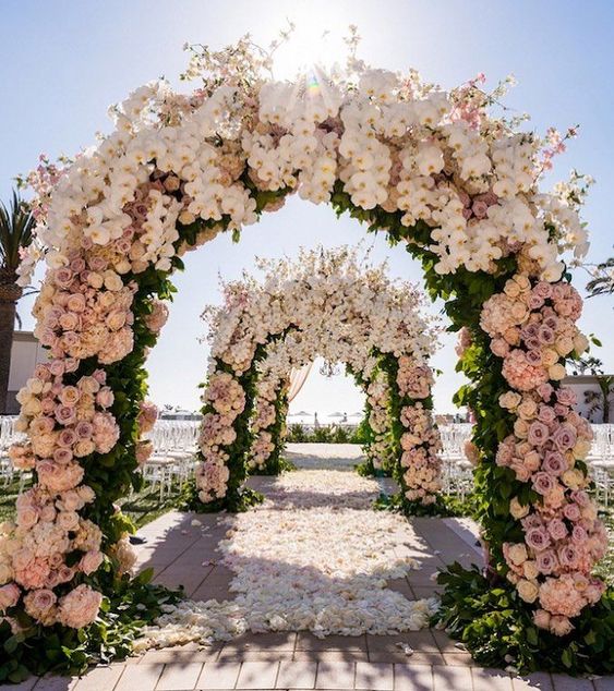 10 Beautiful Wedding Entrance Decorations with a Budget
