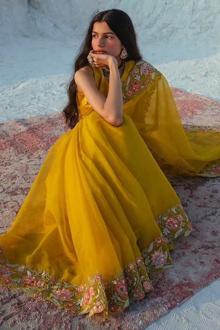 Top 10 Stylish Saree Draping Ideas which are Really Gorgeous