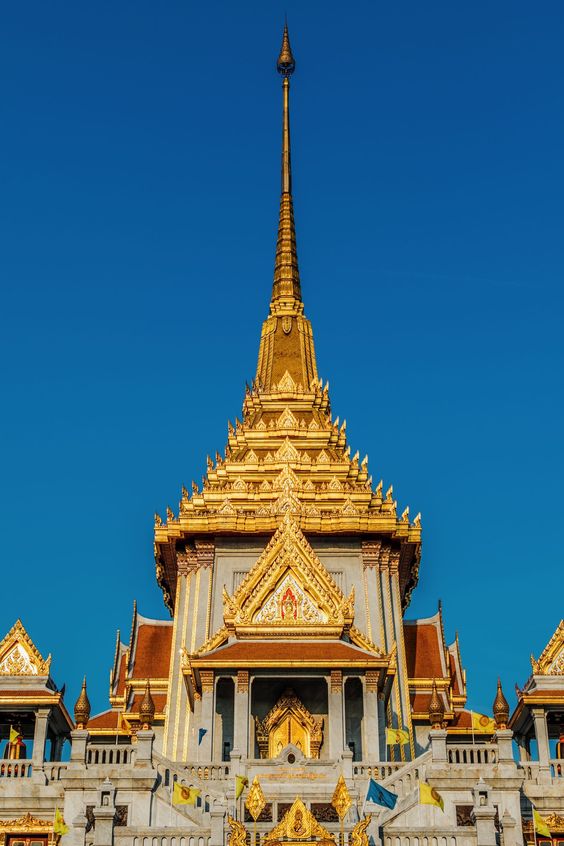 The divinity of the Wat Traimit in the Phucket Honeymoon Tour Package